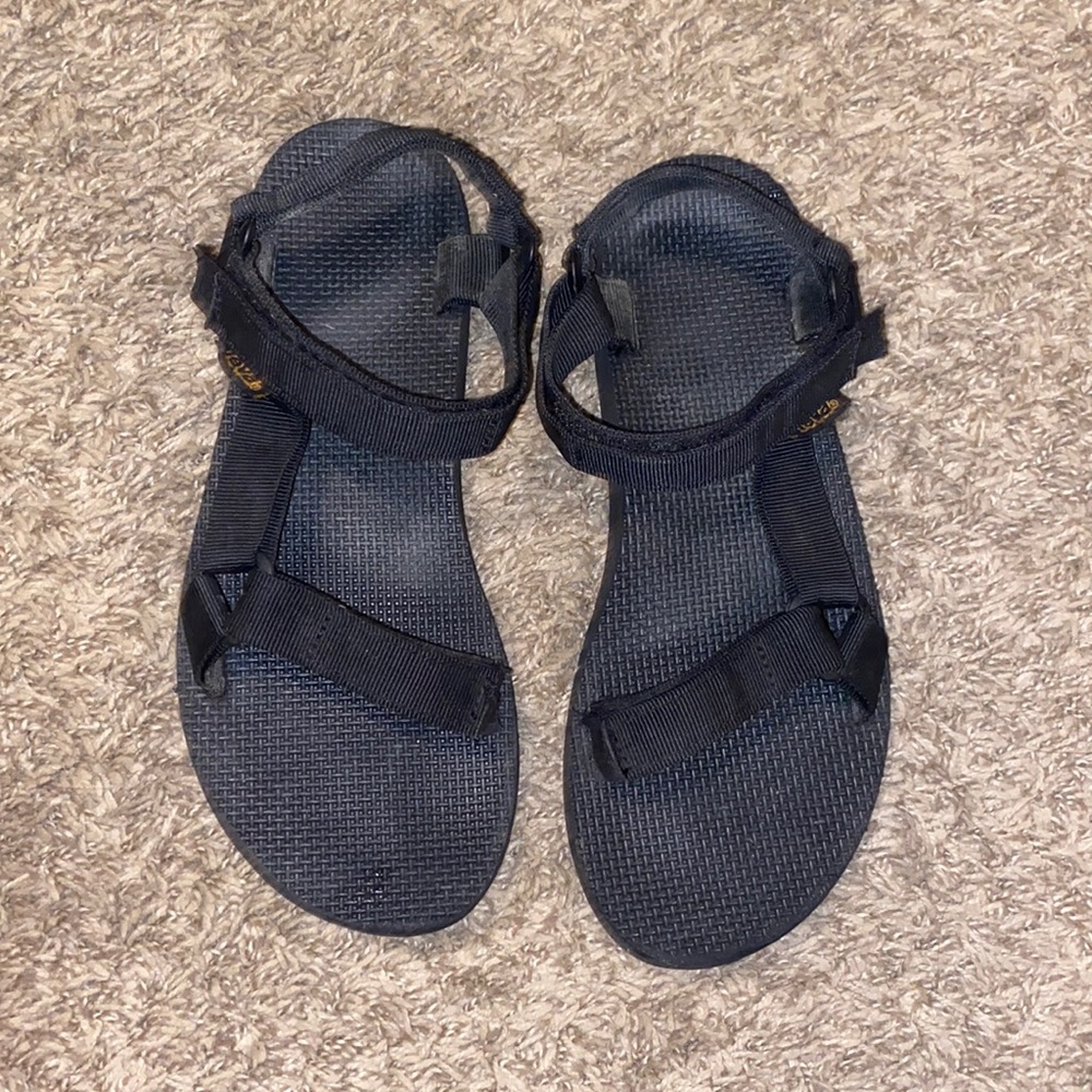 Women’s black Tevas